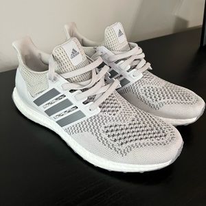 Adidas ultra boost women’s gym shoes, size 9, gray.  Excellent condition!!
